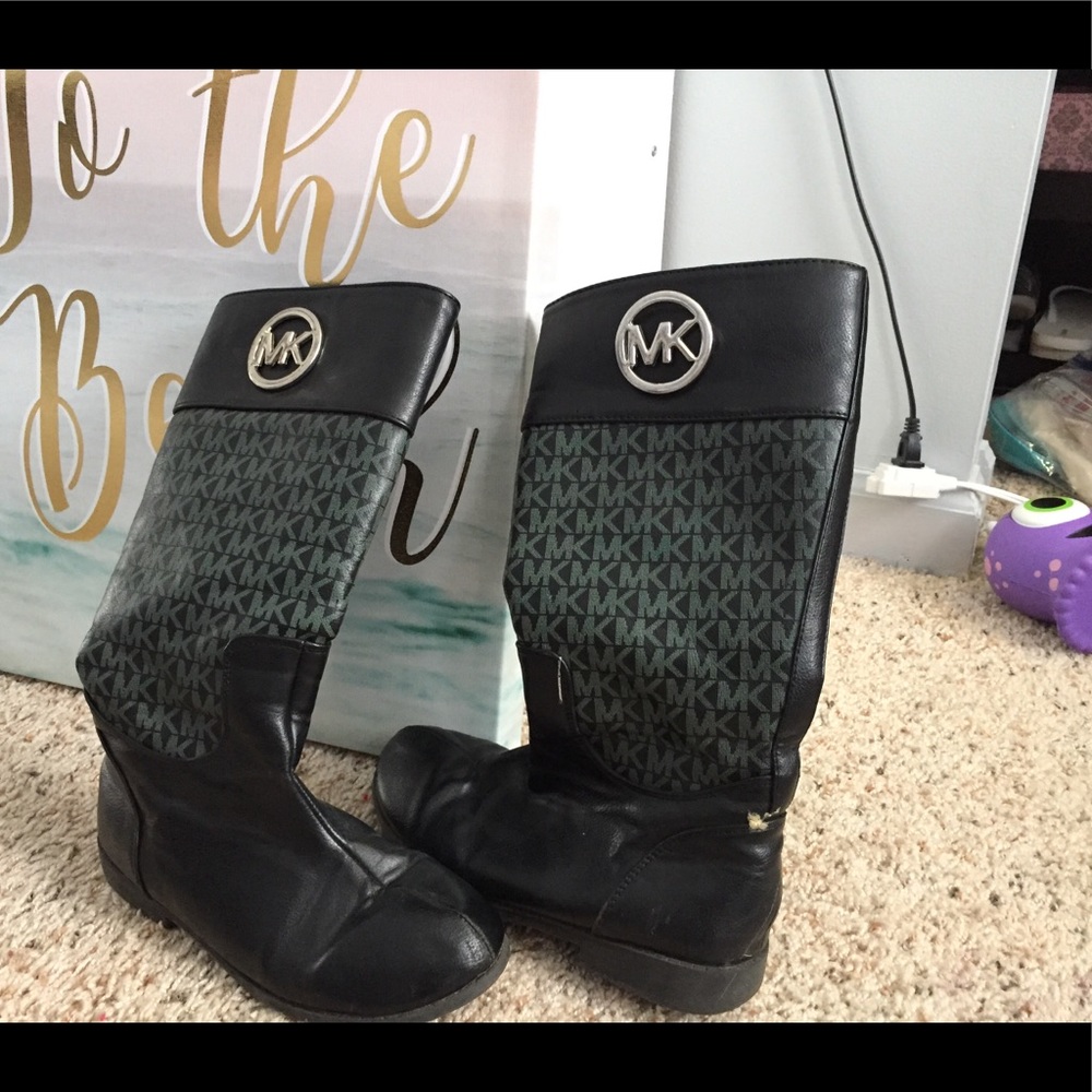 Girls MK boots. Size 2.